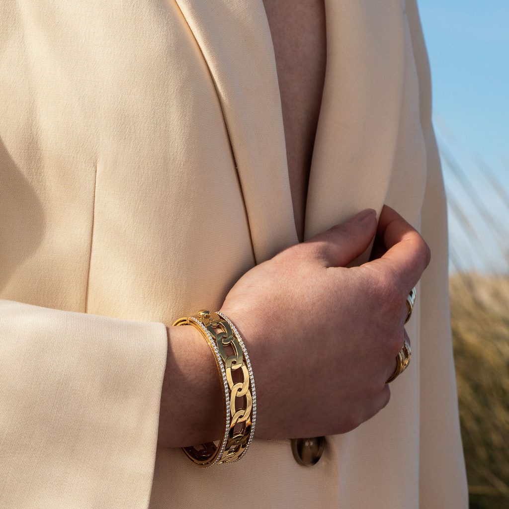 NAVARRA BANGLE WITH DIAMONDS