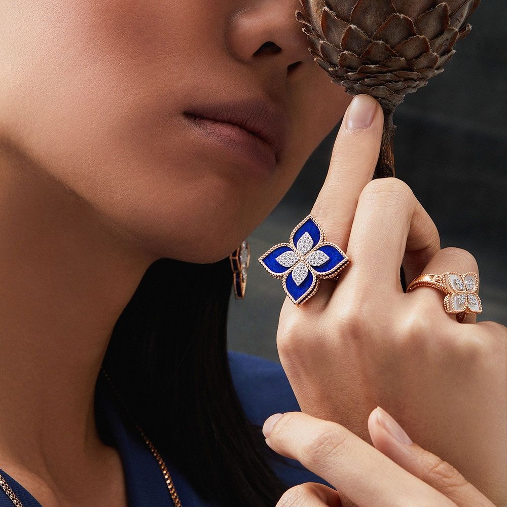 PRINCESS FLOWER RING WITH DIAMONDS AND LAPIS