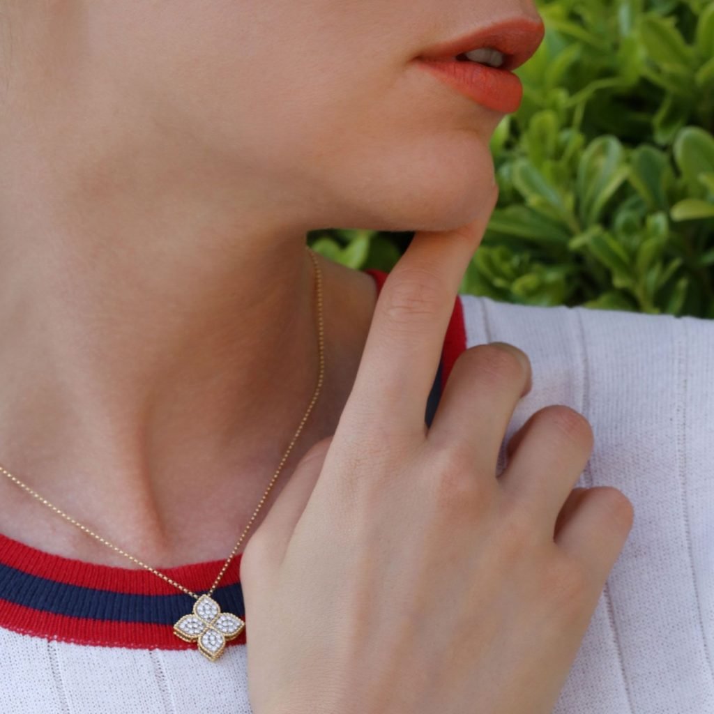 PRINCESS FLOWER PENDANT WITH DIAMONDS