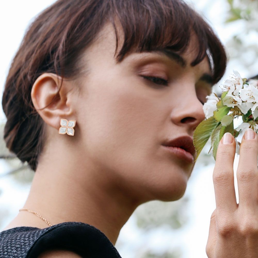 PRINCESS FLOWER EARRINGS WITH DIAMONDS AND MOTHER OF PEARL