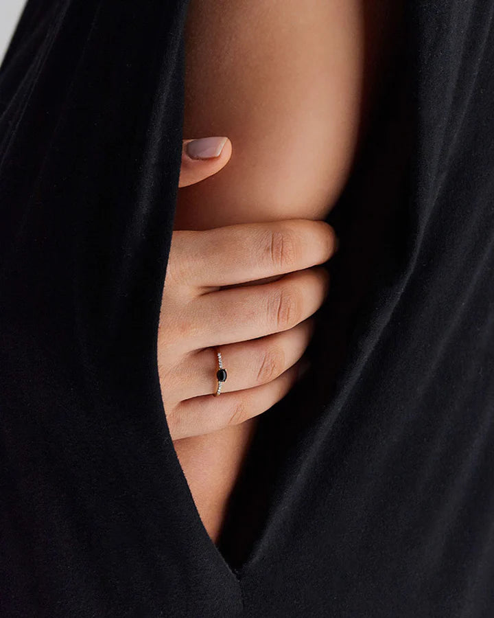 "MYSTERY BLACK" GOLD, DIAMONDS AND BLACK ONYX TINY RING (SMALL)
