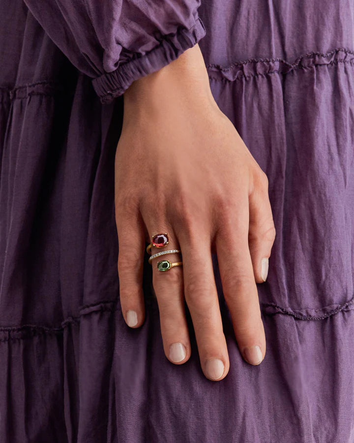 ANELLO CONTRARIÈ "DANCING TOURMALINES" IN ORO, DIAMANTI, TORMALINE ROSA E VERDI
