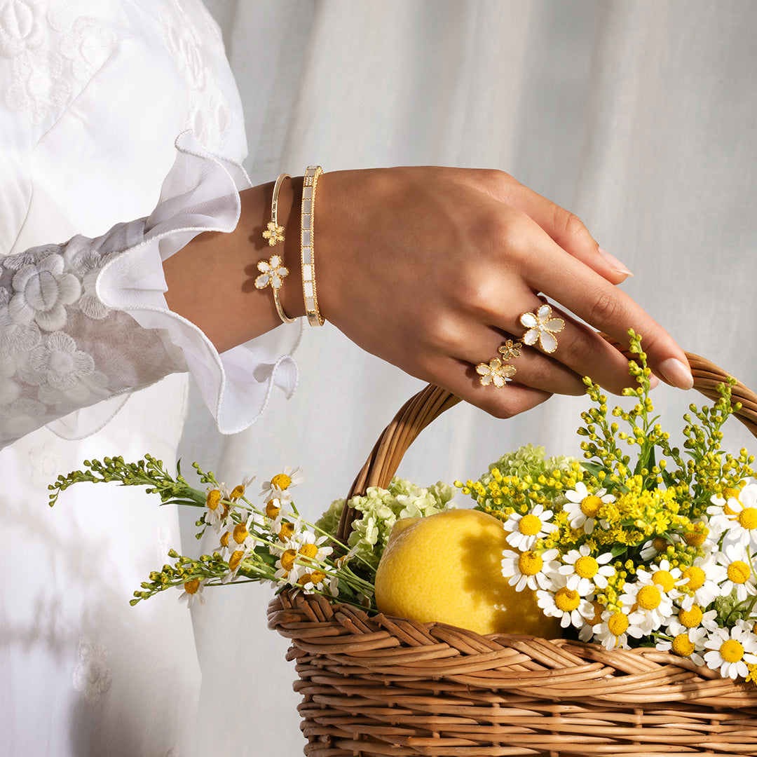 JASMINE RING WITH DIAMONDS AND MOTHER OF PEARL