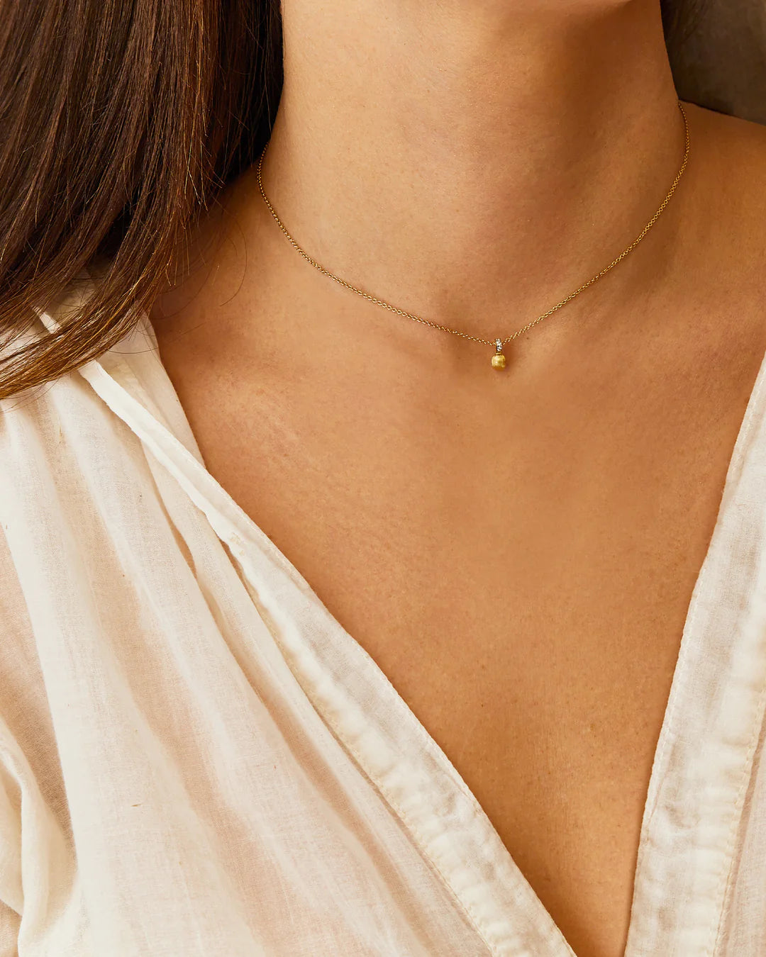 "ÉLITE" GOLD AND DIAMONDS ACCENT TINY NECKLACE