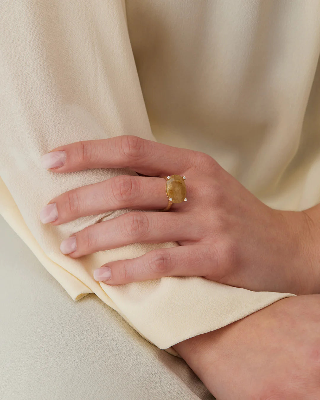 "IPANEMA" YELLOW RUTILATED QUARTZ, DIAMONDS AND 18KT GOLD RING (LARGE)