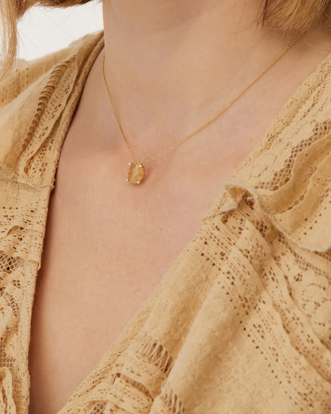 "IPANEMA" YELLOW RUTILATED QUARTZ, DIAMONDS AND 18KT GOLD TINY PENDANT
