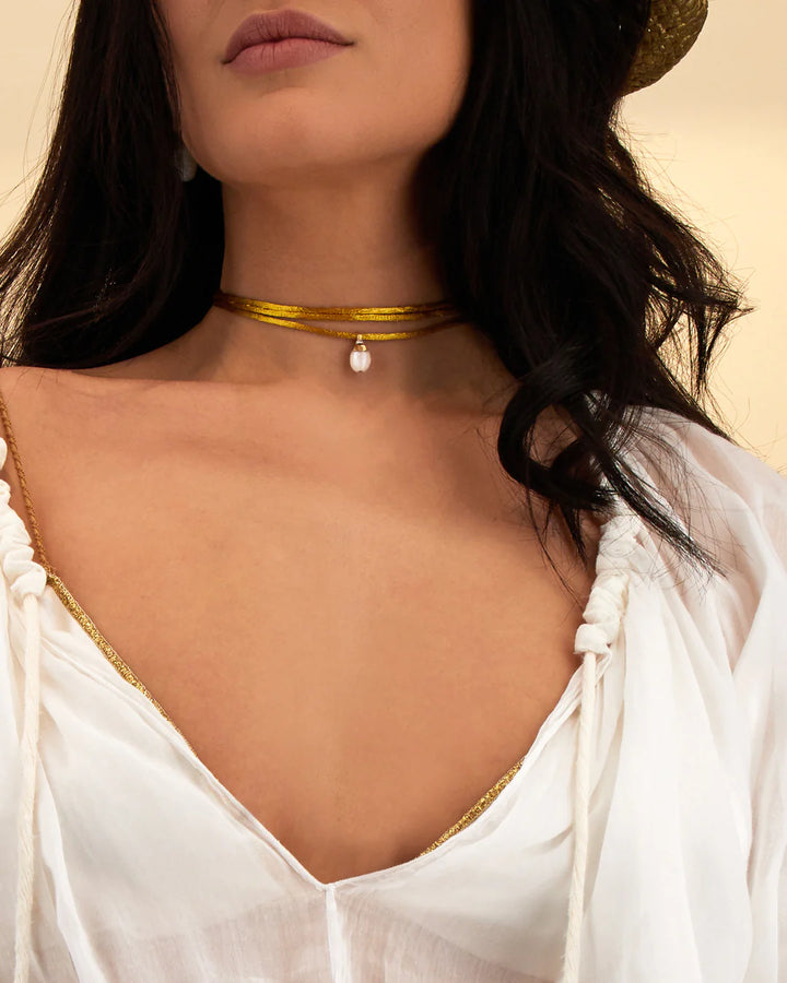 "WHITE DESERT" GOLD, DIAMONDS AND MOONSTONE PENDANT (SMALL)