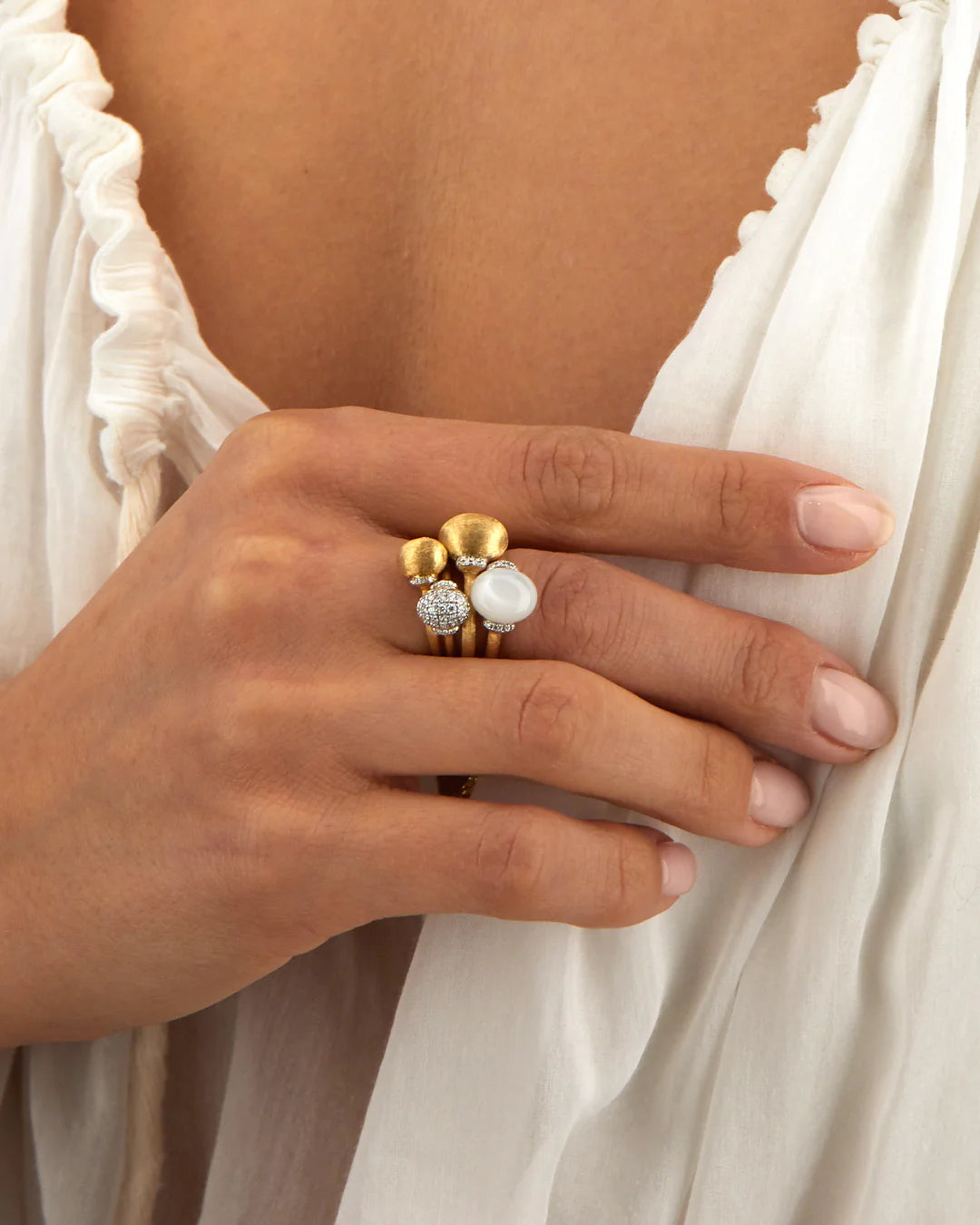 "WHITE DESERT" GOLD, DIAMONDS AND MOONSTONE RING (SMALL)