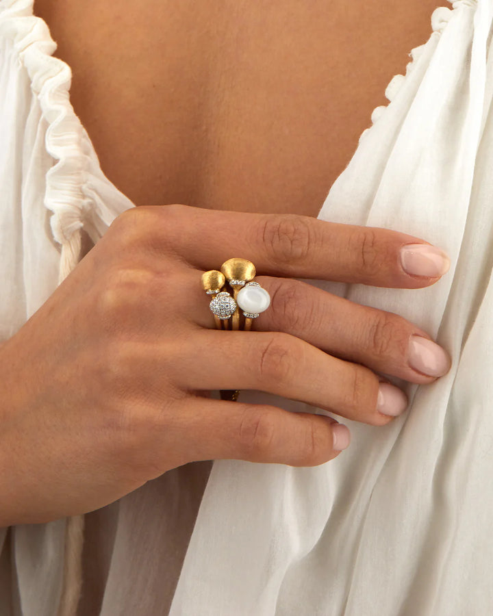 "WHITE DESERT" GOLD, DIAMONDS AND MOONSTONE RING (SMALL)
