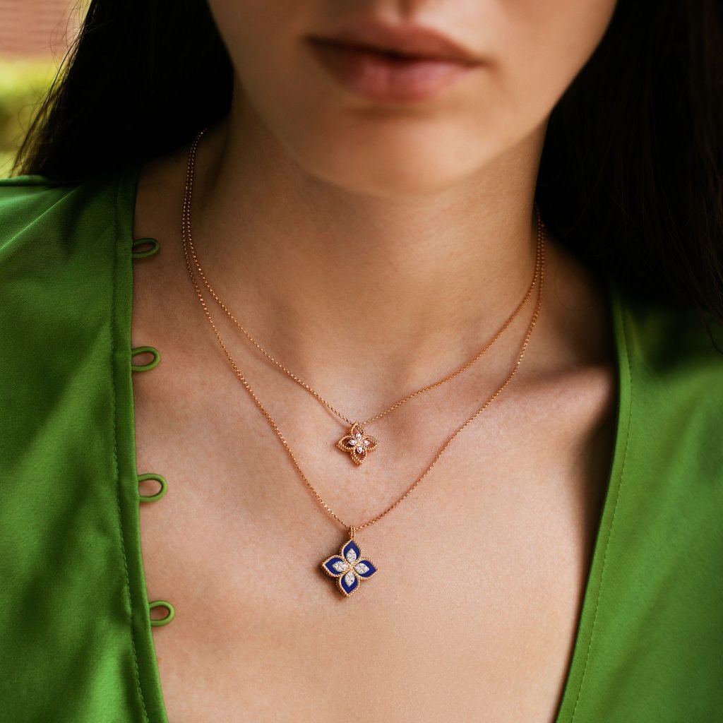 PRINCESS FLOWER PENDANT WITH DIAMONDS AND LAPIS