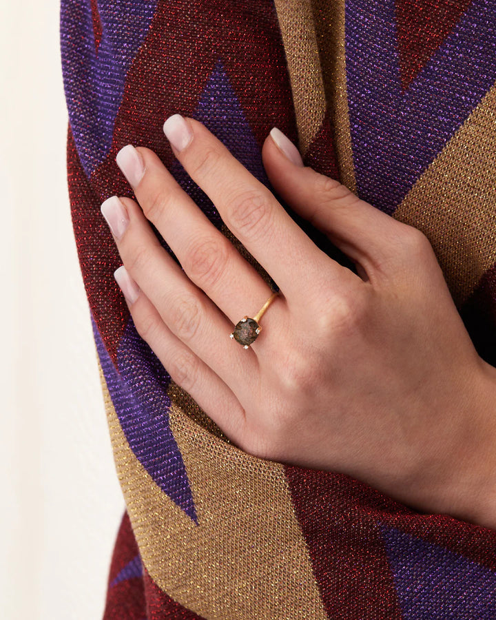 "IPANEMA" GREY RUTILATED QUARTZ, DIAMONDS AND 18KT GOLD RING (MEDIUM)