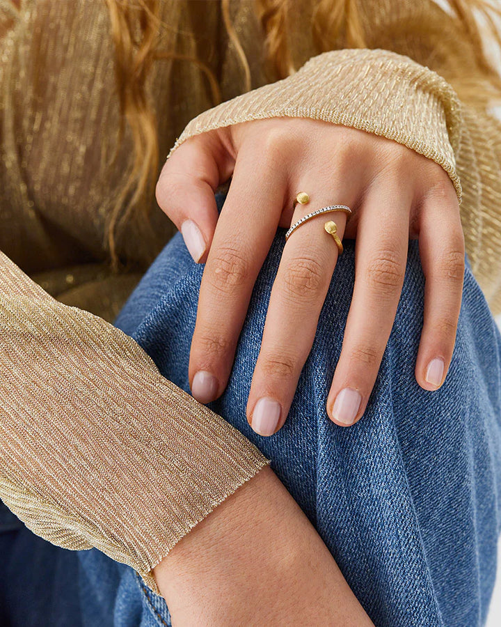 "ÉLITE" GOLD AND DIAMONDS CRISS CROSS RING (SMALL)