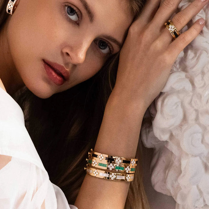LOVE IN VERONA BANGLE WITH MOTHER OF PEARL